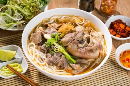 Đến Huế ăn gì? Tổng hợp các điểm ăn uống Ngon tại Huế 2025