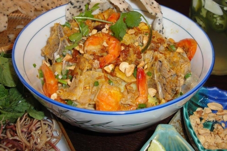 Phố điểm tâm Huỳnh Thúc Kháng