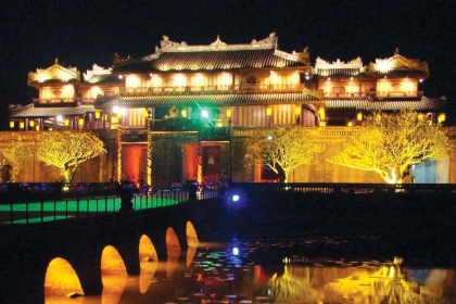 Tour Huế Về Đêm Nghe Ca Huế Trên Sông Hương